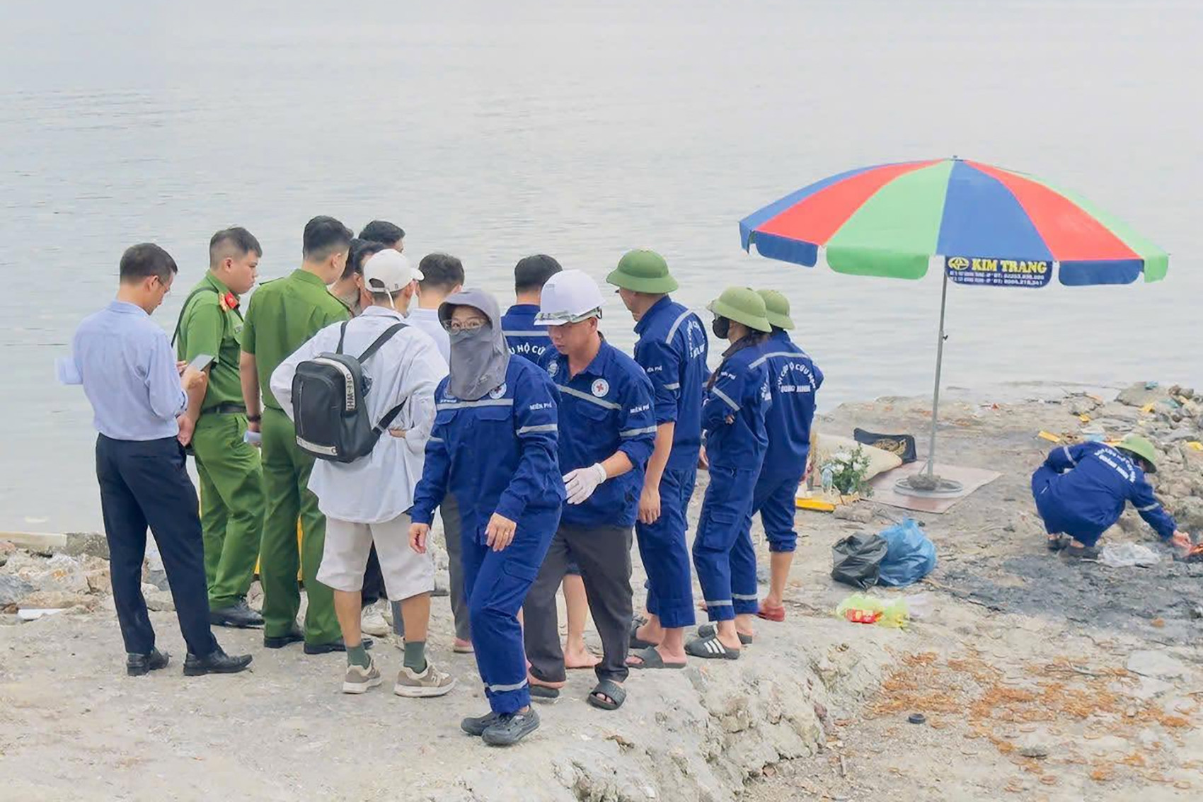 Tìm thấy thi thể nữ sinh lớp 11 nhảy cầu ở Thái Nguyên插图3 Tìm thấy thi thể người đàn ông 33 tuổi nhảy cầu Bãi Cháy