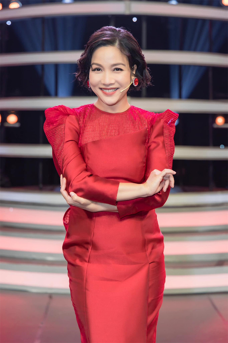 3 người đẹp Việt trùng tên Mỹ Linh: Người làm dâu hào môn, người rời showbiz插图 https://static-images.vnncdn.net/vps_images_publish/000001/000003/2026/8/25/my-linh-03-658.jpg