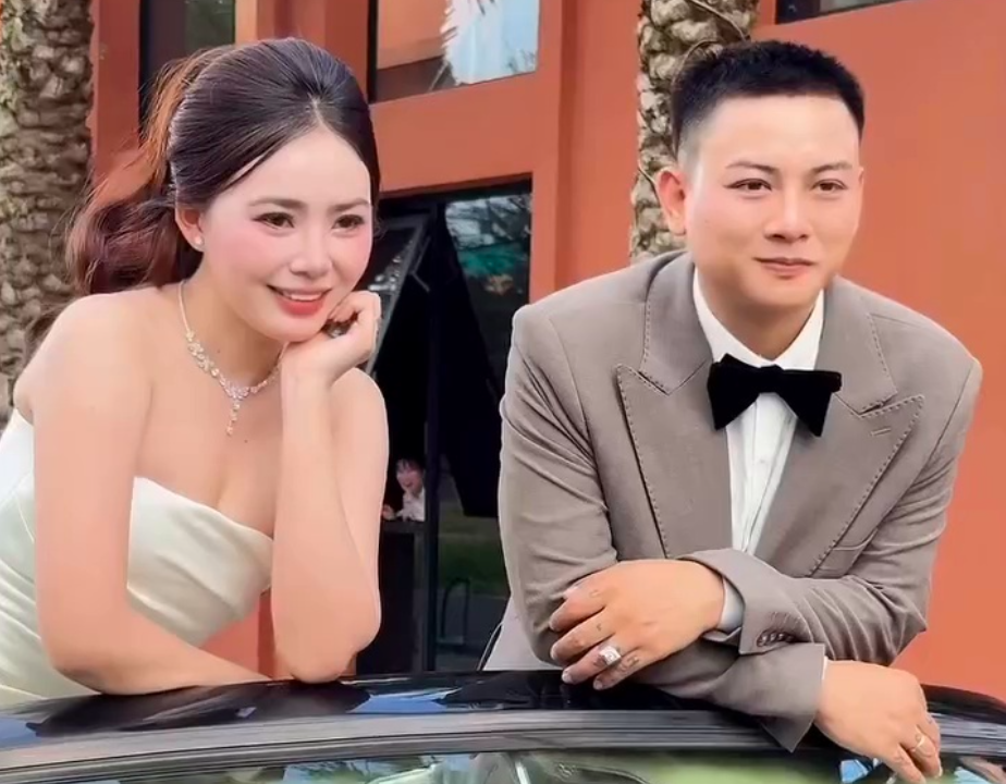 Hoài Lâm gặp lại cha nuôi Hoài Linh插图1 Hoài Lâm gặp lại cha nuôi Hoài Linh插图1