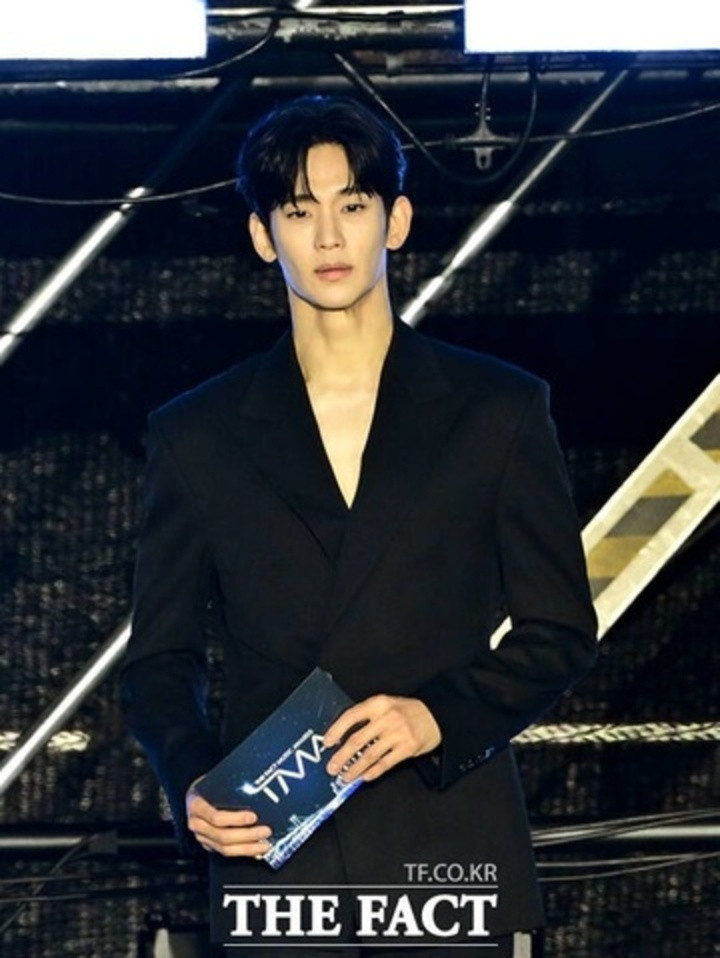 Hình ảnh Kim Soo Hyun tại sự kiện chiều 19/9. (Ảnh: The Fact)