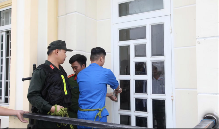 Khu vực ban công tầng 2 của căn nhà, nơi Đức Anh đột nhập gây án.