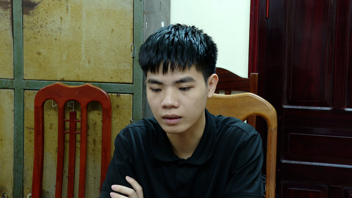 Trần Tuấn Vũ đến Cơ quan Công an đầu thú. (Ảnh: Công an Lạng Sơn).