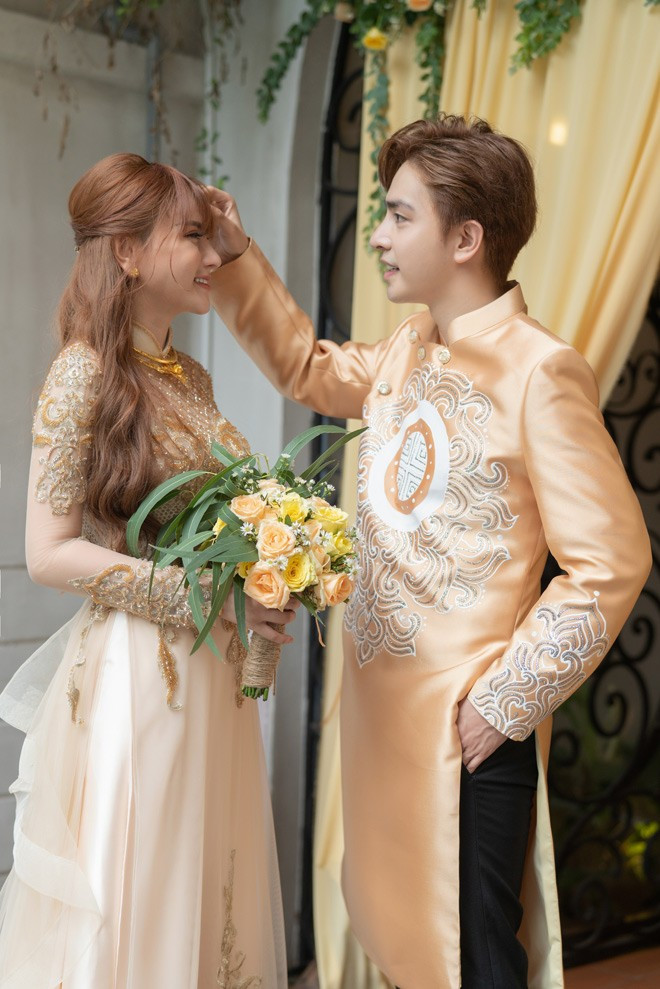 1563339342-727-thu-thuy-hanh-phuc-trong-le-ruoc-dau-dsc08131-1563336529-width660height989-17903264873372070570910-1790390857936-17903908582661833881018-1790409172.jpg