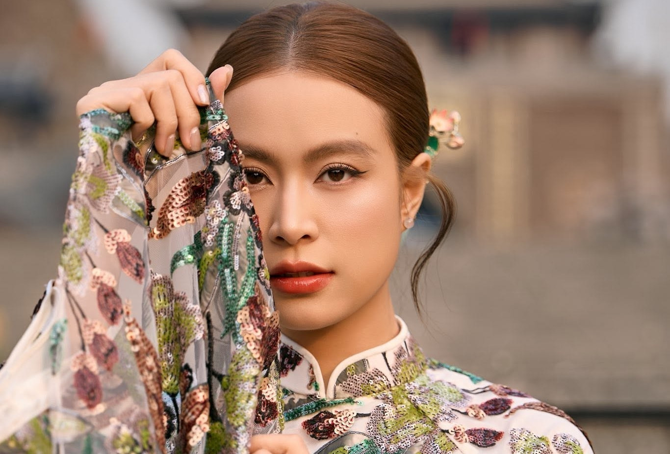 Hoàng Thùy Linh tuổi 38 ngày càng trẻ trung, xuống phố với outfit gần 1,2 tỷ插图8 Hoàng Thùy Linh tuổi 38 ngày càng trẻ trung, xuống phố với outfit gần 1,2 tỷ插图8