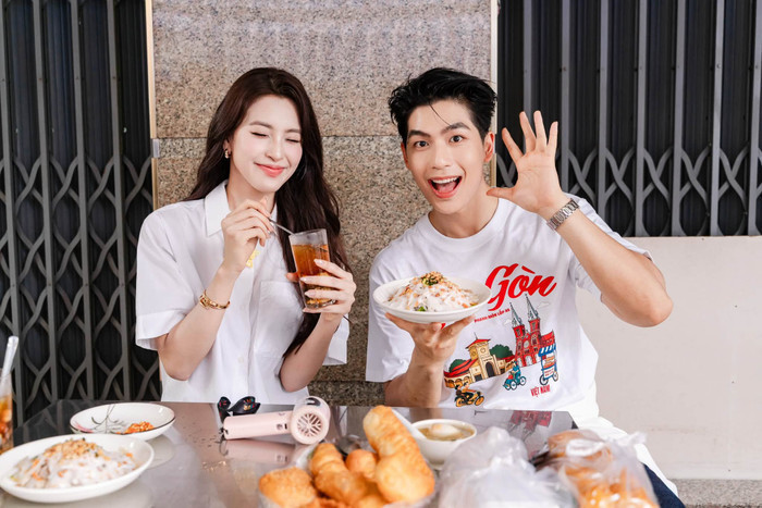 Hoa hậu Tiểu Vy duy trì mối quan hệ thân thiết với Quốc Anh sau khi kết hợp trong phim Bộ Tứ Báo Thủ