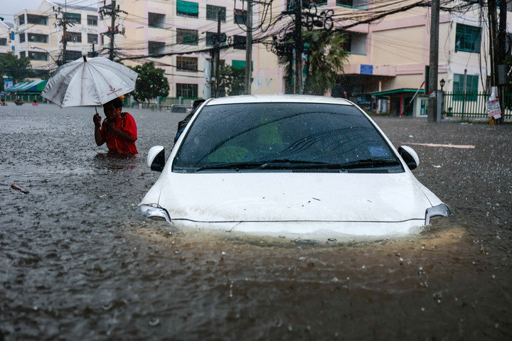Mưa lớn ở Thái Lan gây ngập lụt.