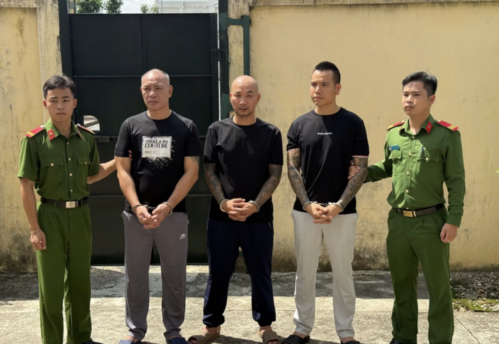 Nguyễn Văn Dũng và đồng phạm.