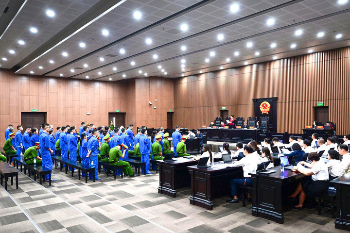 Các bị cáo tại toà.