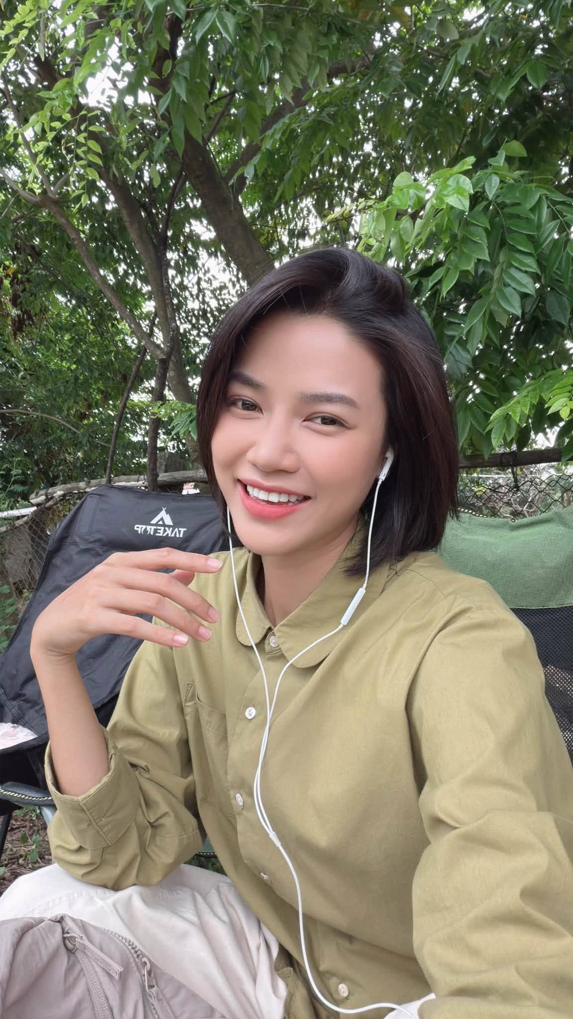 Danh ca Tuấn Vũ U70 mê làm vườn ở Mỹ, MC Hoàng Oanh hút hồn ở tuổi 36插图7 793004381_1619719759827689_3889642137195433906_n.jpg