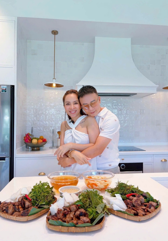 Không gian sống như mơ trong biệt thự 500m2 của Hoàng Bách và vợ cựu người mẫu插图7 https://static-images.vnncdn.net/vps_images_publish/000001/000003/2026/9/4/batch-1788496526365-1867804619790623422-2890732072171038024-857e96334c34641981cf67b22045ad9b-2290.jpg