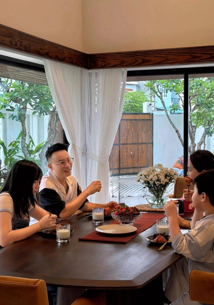 Không gian sống như mơ trong biệt thự 500m2 của Hoàng Bách và vợ cựu người mẫu插图10 https://static-images.vnncdn.net/vps_images_publish/000001/000003/2026/9/4/batch-batch-711847610-18591810118061075-5552755788882416657-n-1780372211-47-2296.jpg
