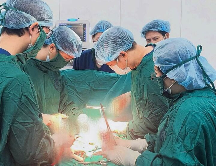 Bác sĩ ‘bắt’ trúng biến chứng cực hiếm cứu thai phụ 36 tuần (Ảnh: BVCC)