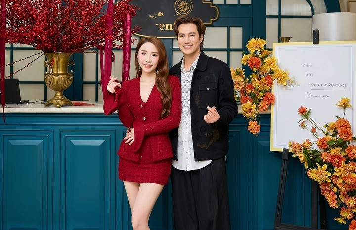 Việt Anh – Quỳnh Nga sau khi công khai yêu, ngày càng tình tứ插图11 Quỳnh Nga cũng cho biết cả cô và Việt Anh đều từng trải qua đổ vỡ hôn nhân nên không quá đặt nặng hình thức. Điều họ hướng tới là một cuộc sống bình yên và đồng hành cùng nhau.